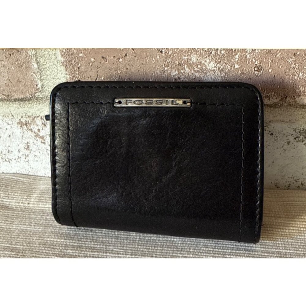 Fossil Black Genuine Leather Zip Wallet With Clear ID Window  Multiple Card Slot